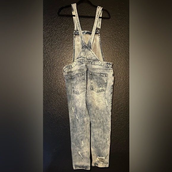Woman’s Medium Forever 21 Overalls- stonewashed style -new - Picture 2 of 9